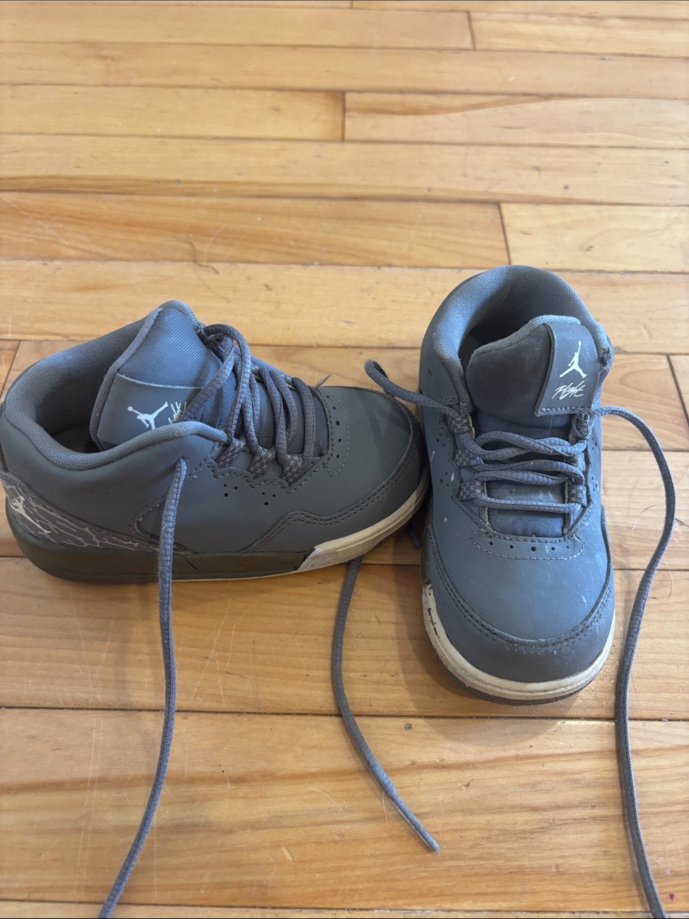 Jordan Kids Grey Low-Top Sneakers with Jumpman Logo